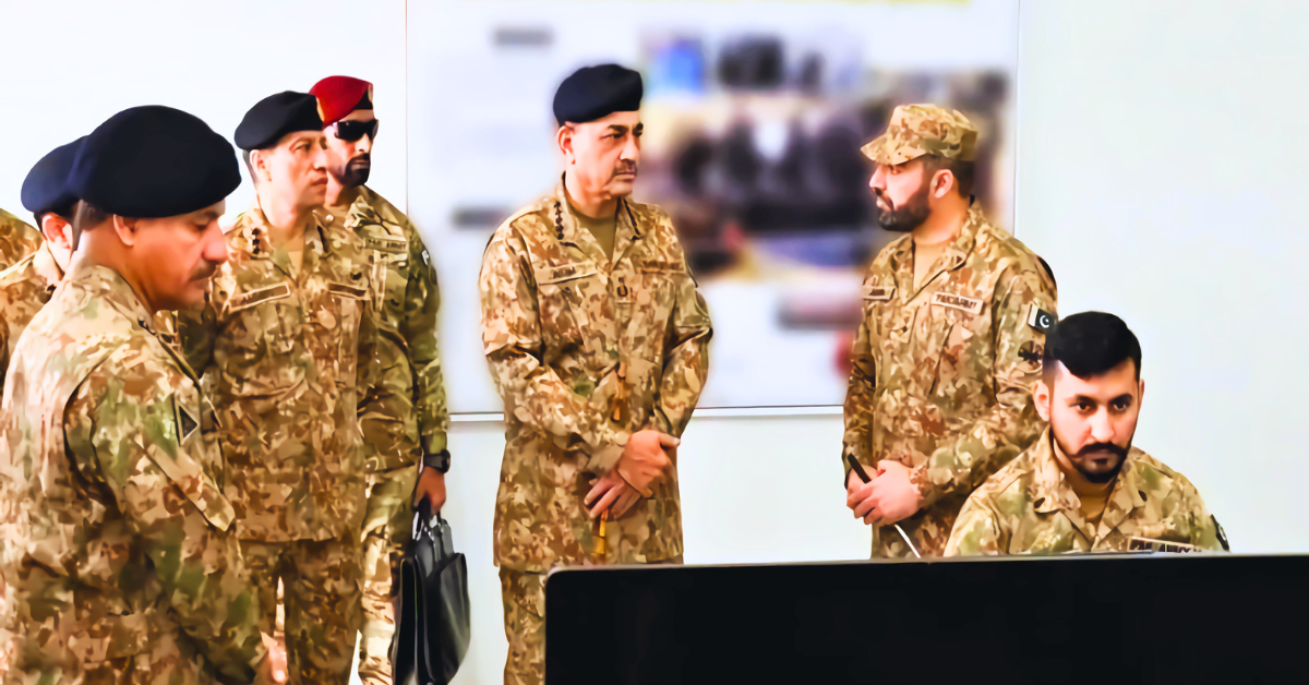 فیلڈ مارشل عاصم منیر نے لاہور گیریژن کے دورے کے دوران قومی سلامتی کے لیے پاک فوج کی زیرو ٹالرنس پالیسی پر زور دیا اور افسران کو پیشہ ورانہ عزم کے ساتھ چیلنجز کا مقابلہ کرنے کی تلقین کی پاک فوج کے سربراہ فیلڈ مارشل عاصم منیر نے جدید تربیتی مشقوں اور فوجی جوانوں کی فٹنس پر زور دیتے ہوئے ملک کی خود مختاری اور داخلی استحکام کے تحفظ کے عزم کا اعادہ کیا لاہور میں افسران سے خطاب کے دوران فیلڈ مارشل عاصم منیر نے فوج کی جدید آپریشنل تیاریوں اور دفاعی صلاحیتوں پر روشنی ڈالی اور ملک کے دفاع کے لیے مکمل تیار رہنے کا پیغام دیا