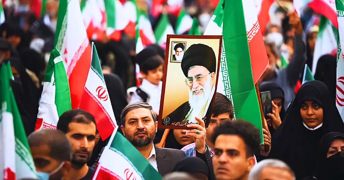 ایران میں مہنگائی اور اقتصادی بحران نے عوام کو سڑکوں پر لے آیا حکومت کی حکمت عملی اور امریکی دھمکیوں کی تازہ صورتحال جانیں تہران اور دیگر شہروں میں عوامی مظاہرے بڑھتے جا رہے ہیں امریکی اور اسرائیلی اثرات کے درمیان ایران کی موجودہ حالت پر مکمل جائزہ کرنسی کی گراوٹ اور مہنگائی نے ایرانی عوام میں ناراضگی پیدا کی ماہرین کی رائے اور حکومت کی کارروائیوں کی تفصیل ایران میں حکومت کے خلاف مظاہروں کی شدت اور پھیلاؤ کیا عوام کی جدوجہد کامیاب ہو پائے گی، جاننے کے لیے یہ بلاگ پڑھیں امریکی دھمکیاں اور اسرائیل کی ممکنہ مداخلت ایران میں بحران کو مزید پیچیدہ بنا رہی ہیں ماہرین کی بصیرت کے ساتھ مکمل تجزیہ ایران میں عوام کی ناراضگی، حکومت کی بقا، اور داخلی بحران کے اثرات پر دوستانہ اور تفصیلی بلاگ خلیج فارس میں فوجی خطرات اور ایران کی ممکنہ ردعمل کے بارے میں جانیں، ماہرین کے تجزیے کے ساتھ آسان زبان میں