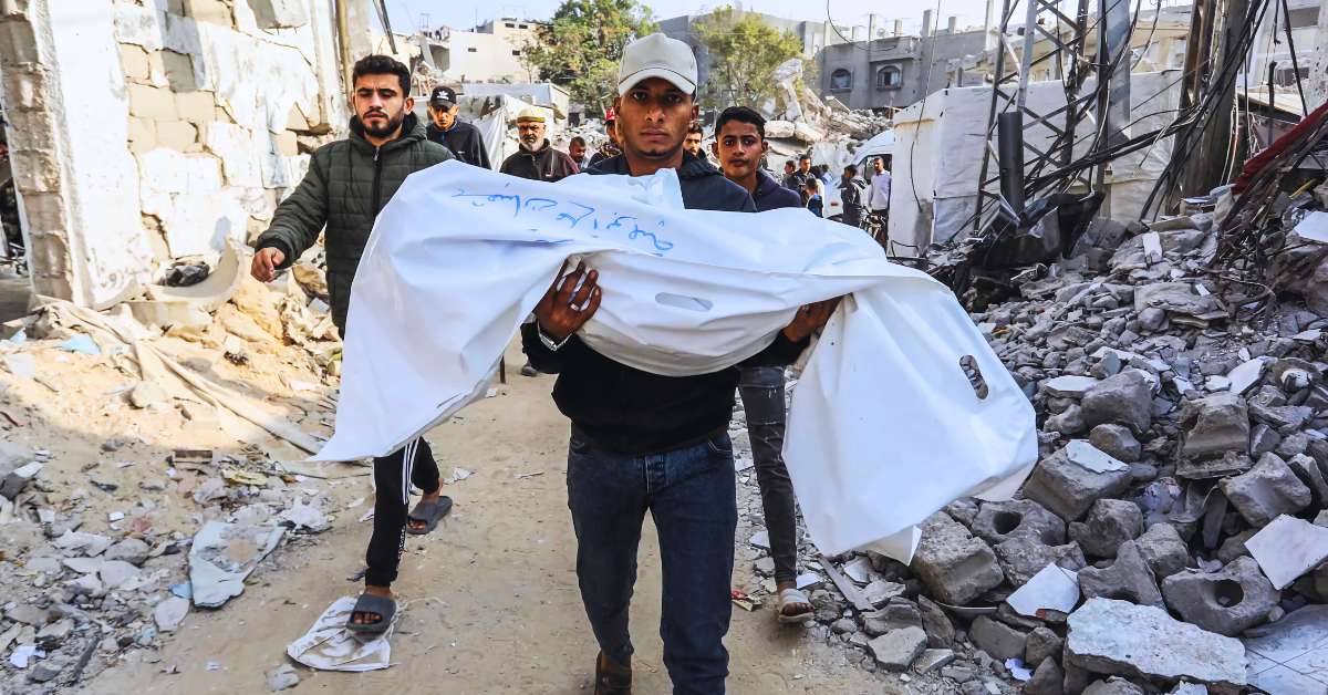 غزہ میں حالیہ واقعات کے بعد بچوں اور عام شہریوں کو درپیش خطرات جنگ بندی کے باوجود جاری حملوں اور انسانی امداد کی مشکلات پر ایک جامع اور دوستانہ خبر جنگ بندی کے دوران غزہ میں ہونے والے حملوں میں بچوں سمیت قیمتی جانوں کا ضیاع امدادی سرگرمیوں کو درپیش چیلنجز اور عوامی مشکلات پر مبنی معلوماتی رپورٹ غزہ میں بے گھر خاندانوں پر حملوں کے بعد انسانی صورتحال مزید سنگین بچوں کی ہلاکتیں امدادی اداروں کی پریشانی اور عوام کی امن کی اپیل