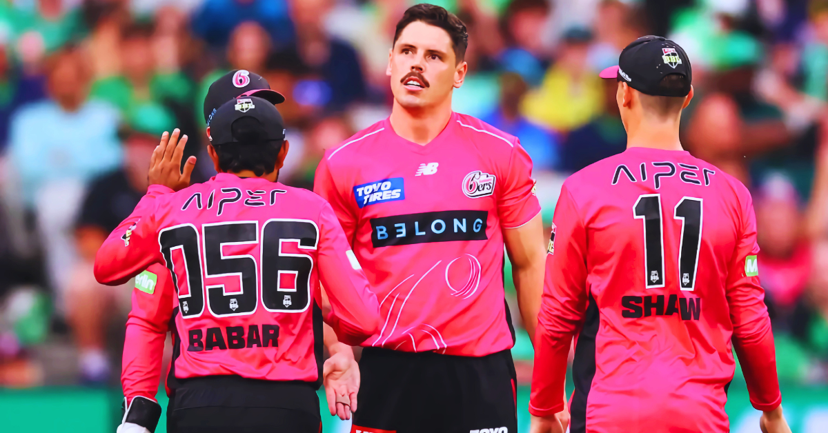 سڈنی سکسیرز نے میلبرن اسٹارز کو شاندار کارکردگی کے ساتھ چھ وکٹوں سے شکست دی بین ڈوارشُوئس اور ایڈورڈز کی بہترین باؤلنگ نے ٹیم کو جیت دلائی BBL 2026 میں سکسیرز نے اسٹارز کو بآسانی شکست دی میچ کے تمام اہم لمحات اور بلے بازوں کی کارکردگی یہاں پڑھیں سکسیرز کی لگاتار تیسری جیت اور اسٹارز کی کمزور فارم پر ایک نظر بین ڈوارشُوئس اور جوئل ڈیوِس نے میچ کیسے جیتایا