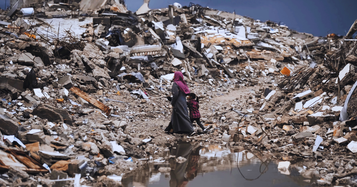 پاکستان سمیت آٹھ مسلم ممالک نے غزہ میں بگڑتی انسانی صورتحال پر شدید تشویش کا اظہار کیا اور فوری امدادی اقدامات کی ضرورت پر زور دیا شدید بارشوں اور موسمی حالات نے غزہ کے عوام کی مشکلات بڑھا دی ہیں پاکستان اور دیگر مسلم ممالک نے بلا رکاوٹ امداد کی اپیل کی غزہ میں بے گھر فلسطینی خاندانوں کی مدد کے لیے پاکستان اور سات دیگر ممالک نے اقوام متحدہ اور عالمی اداروں کی حمایت کا اعلان کیا پاکستان اور دیگر مسلم ممالک نے غزہ میں بنیادی سہولیات کی فراہمی اور ہنگامی امداد کی فوری ضرورت پر زور دیا