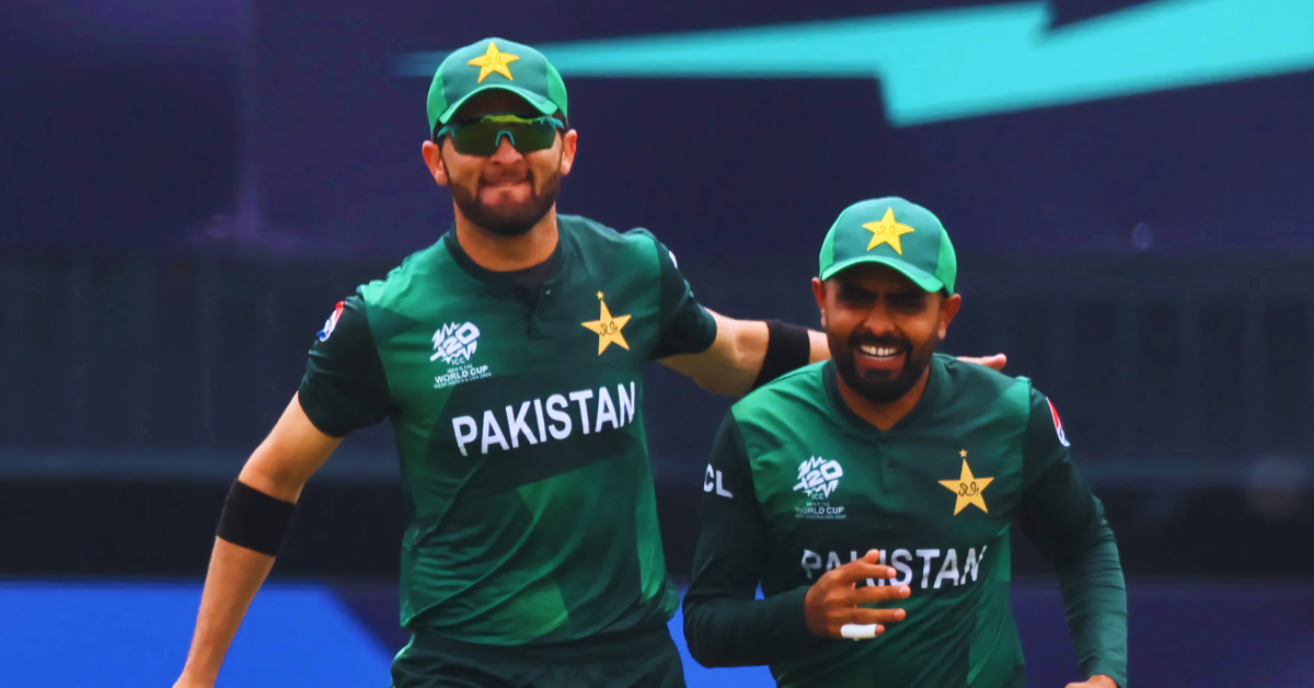 پاکستان کے سینئر کھلاڑی بابر اعظم اور شاہین آفریدی دوبارہ ٹی ٹوئنٹی سکواڈ میں شامل ہو گئے ہیں۔ جانیں آسٹریلیا کے خلاف سیریز کا مکمل شیڈول اور سکواڈ کی تفصیل آسٹریلیا کے خلاف لاہور میں ہونے والی ٹی ٹوئنٹی سیریز کے لیے پاکستان کا 16 رکنی سکواڈ، بابر اعظم اور شاہین آفریدی کی واپسی، اور شاداب خان کی شمولیت ٹی ٹوئنٹی سیریز 2026: پاکستان کے سینئر کھلاڑی واپس ٹیم میں، لاہور کے گڈافی اسٹیڈیم میں تین دلچسپ میچز کا شیڈول پاکستان کرکٹ ٹیم آسٹریلیا کے خلاف تیار، بابر اعظم کی کپتانی اور شاہین آفریدی کی بالنگ کے ساتھ سکواڈ کی مکمل جانکاری بابر اعظم اور شاہین آفریدی کی واپسی، شاداب خان اور نوجوان کھلاڑیوں کی شمولیت، اور لاہور میں ٹی ٹوئنٹی سیریز کے دلچسپ میچز کی تفصیل