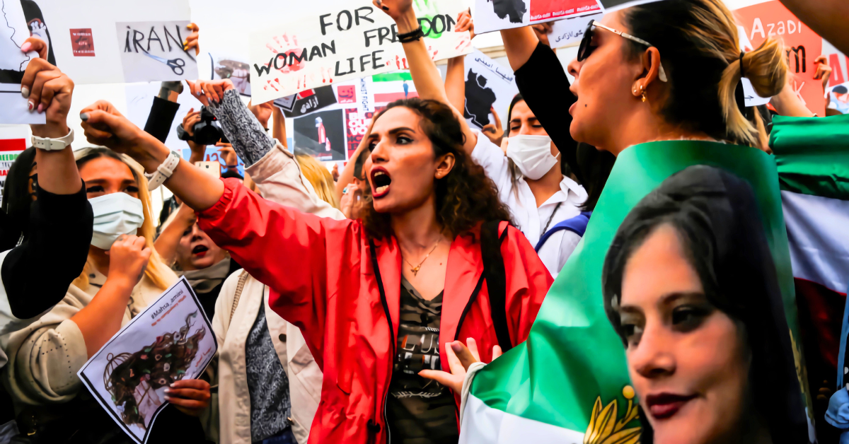 ایران میں احتجاجات کی تازہ ترین خبریں، مظاہرین اور سکیورٹی فورسز کے درمیان جھڑپیں اور عالمی ردعمل۔ ایران میں عوامی مظاہرے، انٹرنیٹ بندش اور حکومتی اقدامات کے اثرات پر مکمل رپورٹ۔ انسانی حقوق کی خلاف ورزی، بین الاقوامی دباؤ اور ایران میں جاری مظاہروں کی تفصیلات۔ ایران میں احتجاجات، شاہی خاندان کی اپیل اور عالمی رہنماؤں کے تاثرات جانیں۔ ایران میں مظاہروں کی تازہ صورتحال، تشدد کے واقعات اور بین الاقوامی ردعمل کی رپورٹ۔