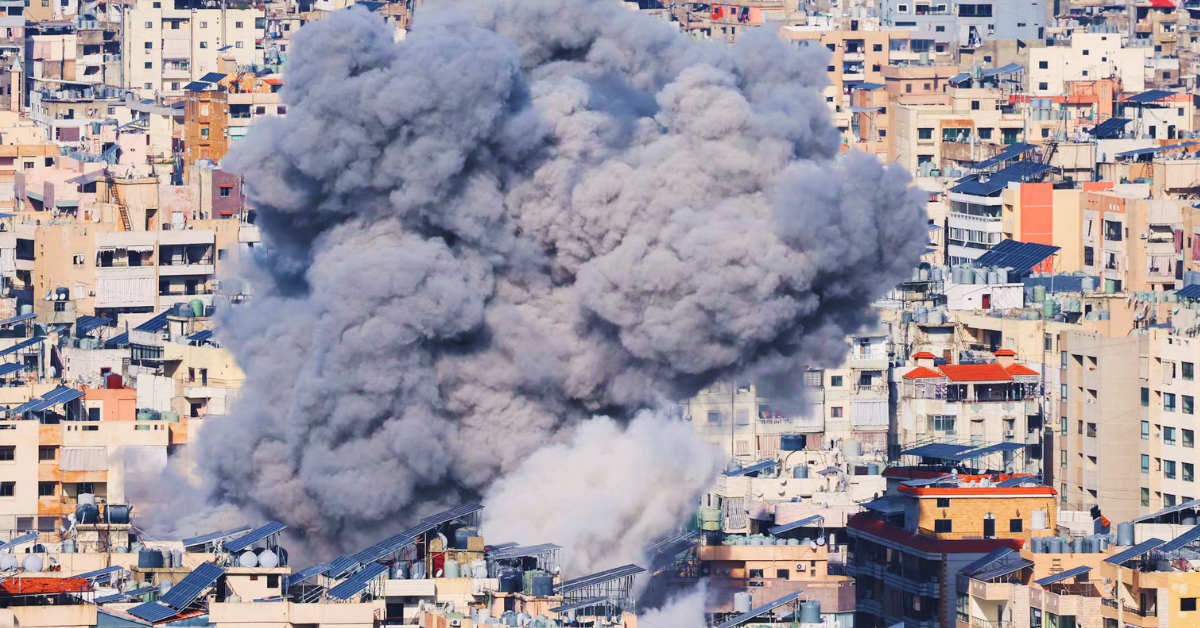 ایران اور اسرائیل کے درمیان کشیدگی میں اضافہ، امریکی صدر نے ایران سے غیر مشروط ہتھیاری کا مطالبہ کیا، جانیں خطے میں تازہ ترین حالات۔ لبنان میں اسرائیلی حملوں اور انسانی نقل مکانی کی صورتحال، ایران کی جانب سے سفارتی ثالثی کے اقدامات، مکمل خبریں یہاں پڑھیں۔ ایران کے زیر زمین قیادت کے مراکز پر اسرائیلی فضائی کارروائیاں، خطے میں بڑھتی کشیدگی اور عالمی منڈیوں پر اثرات کا جائزہ۔ خطے میں جاری جنگ کے اثرات: توانائی کی سپلائی میں خلل، عالمی مالیاتی منڈیوں پر دباؤ اور ایران–اسرائیل بحران کی تازہ خبریں۔ روس ایران کو امریکی فوجی معلومات فراہم کر رہا ہے، جانیں کیسے یہ اقدام خطے کی کشیدگی اور عالمی سیاسی صورتحال کو متاثر کر رہا ہے۔ ایران، اسرائیل اور لبنان میں بڑھتی کشیدگی: فضائی حملے، ثالثی کی کوششیں اور عالمی اثرات، تفصیلی رپورٹ یہاں پڑھیں۔