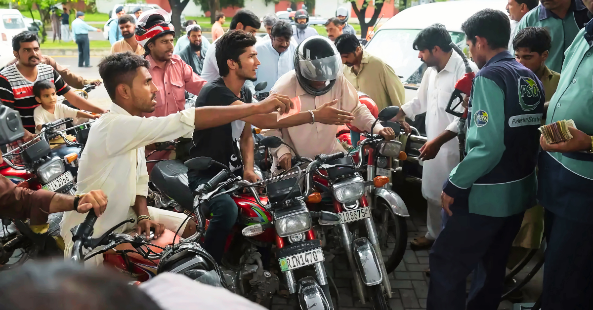 سندھ میں بائیک سواروں کے لیے دو ہزار روپے سبسڈی بڑا اعلان پنجاب میں فری پبلک ٹرانسپورٹ اور پیٹرول سبسڈی مکمل تفصیل اسلام آباد میں تیس دن کے لیے مفت ٹرانسپورٹ عوام کے لیے بڑا ریلیف پیٹرول مہنگا ہونے پر حکومت کا بڑا ریلیف پیکج عوام کو سہولت سندھ پنجاب حکومت کے نئے سبسڈی پیکجز مکمل معلومات بائیک سواروں کسانوں اور ٹرانسپورٹرز کے لیے نئی سبسڈی اسکیم پاکستان میں مہنگائی کے دوران عوام کے لیے اہم حکومتی اقدامات فری ٹرانسپورٹ اور پیٹرول سبسڈی عوام کے لیے بڑی خوشخبری